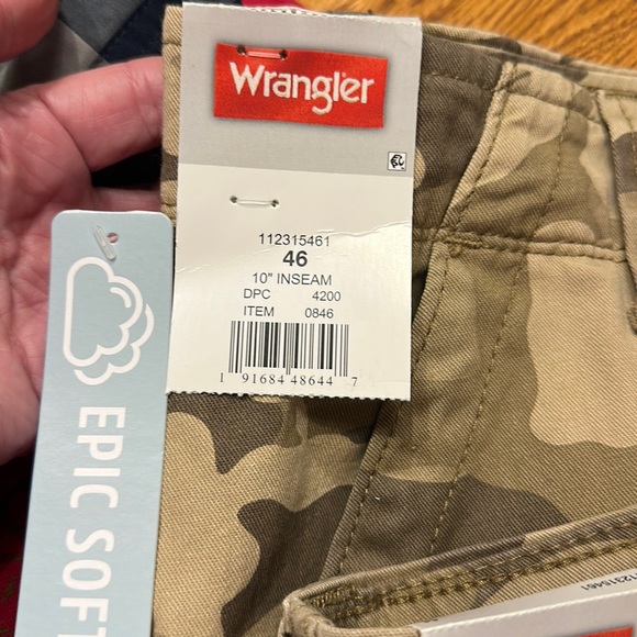 Wrangler Relaxed Fit Flex Camo Cargo Shorts Hidden Tech Pocket 10 in. Inseam - Picture 10 of 11